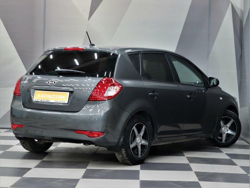 Kia Ceed 2011 хэтчбек