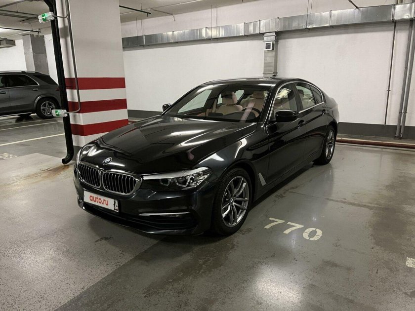 БМВ седан 2019