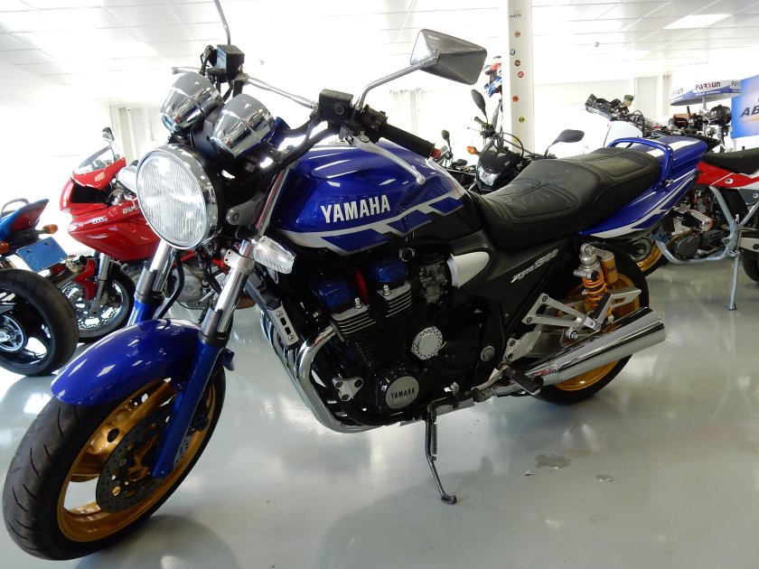 Ямаха дорожный мотоцикл 1300