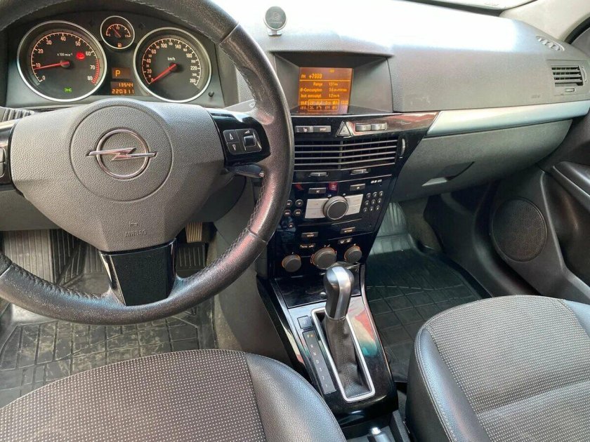 Opel Astra 2008 салон