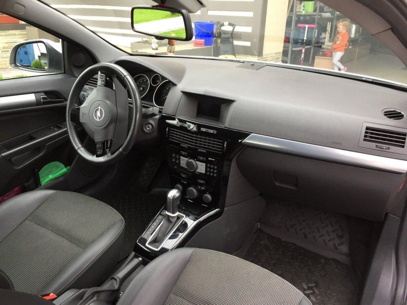 Opel Astra 2008 салон