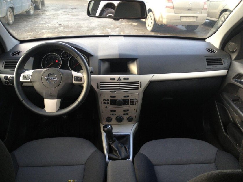 Opel Astra 2008 салон