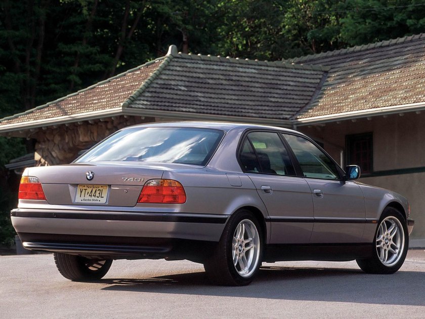 BMW 740 e38
