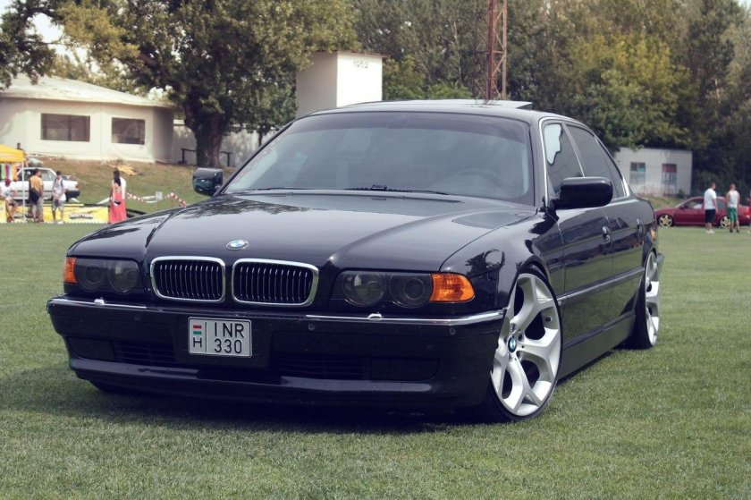 BMW 740 e38