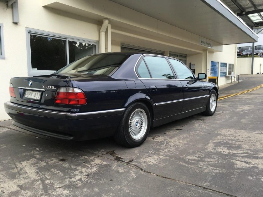 BMW 750 e38