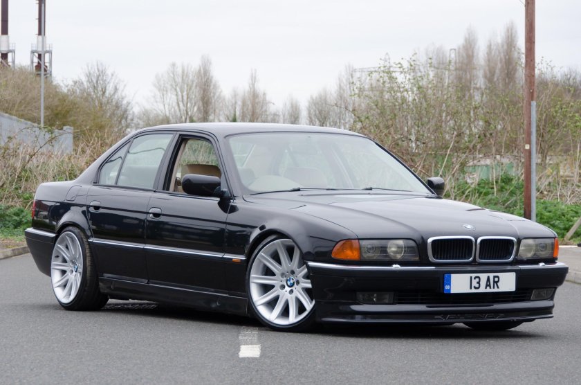 BMW e38 740i