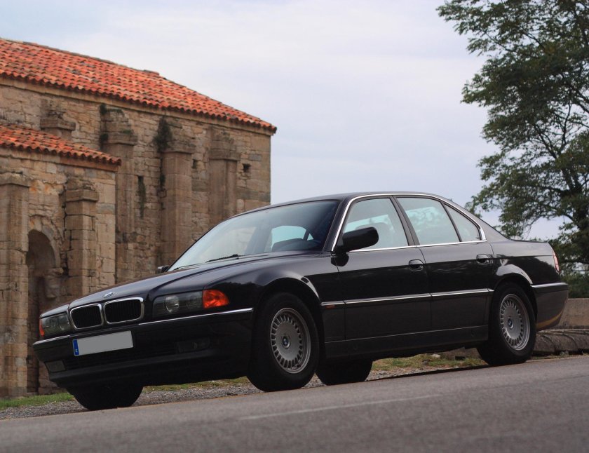 BMW 750 e38