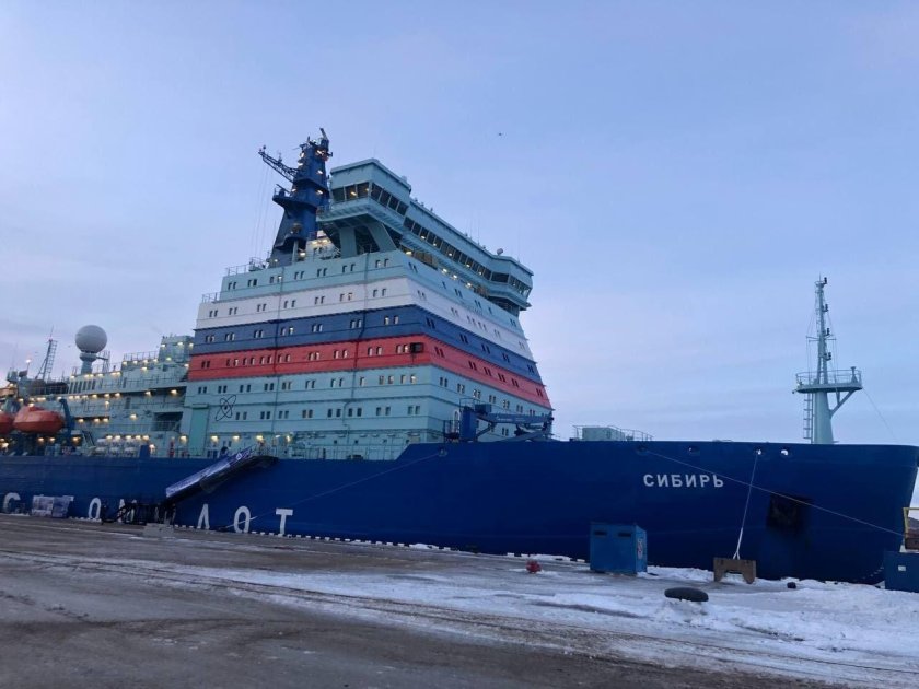 Атомный ледокол сибирь