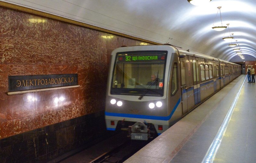 Поезд метро