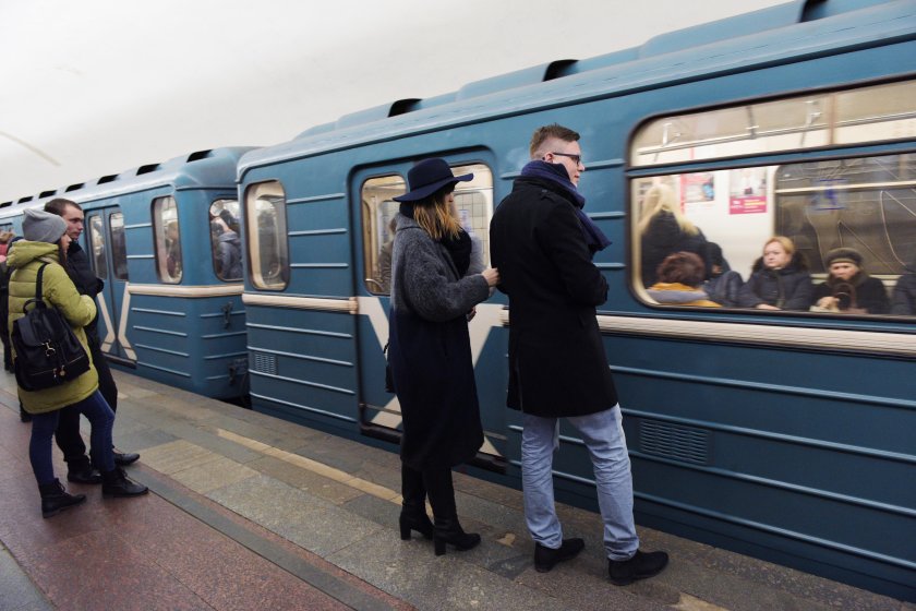 Поезд метро