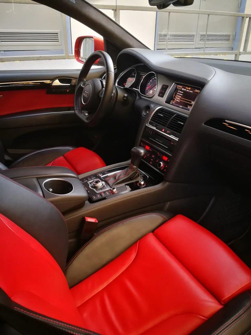 Audi q5 красный салон