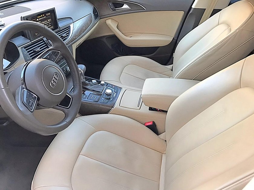 Ауди q3 белый салон