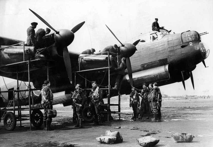 Самолет Авро Ланкастер