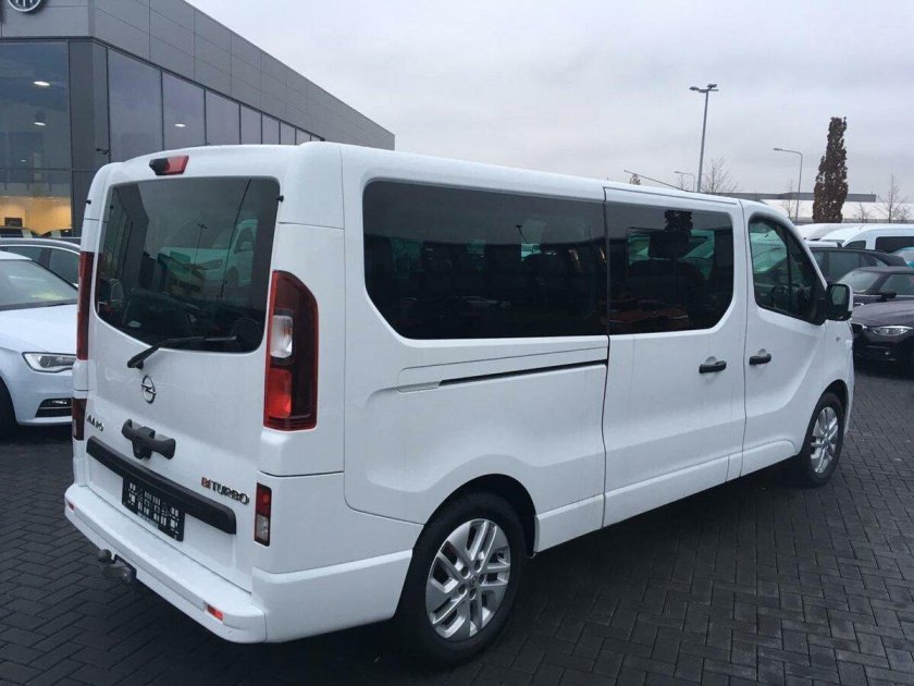 Опель Виваро 2017