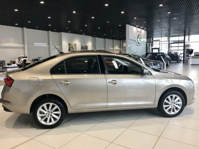 Шкода Рапид 2021 бежевый металлик