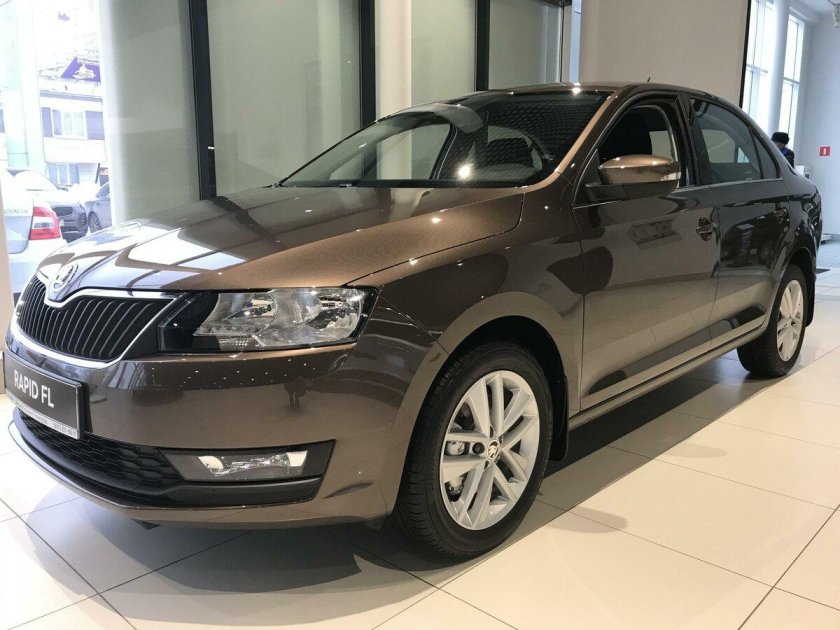 Шкода Рапид 2017 коричневый