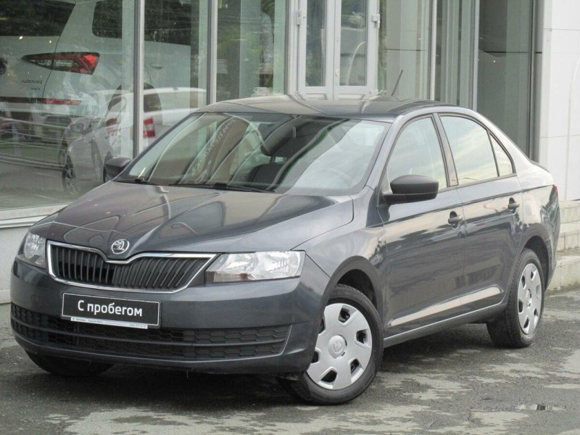 Шкода Рапид серая