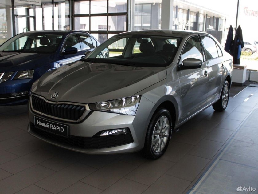 Шкода Рапид серебристый металлик 2021