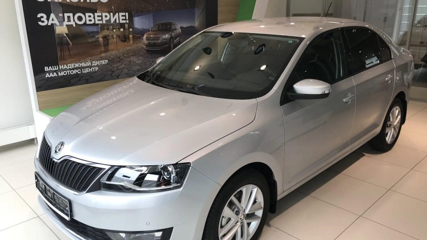 Шкода Рапид серебристый металлик 2021