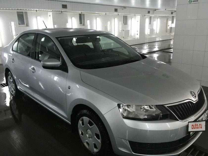 Skoda Rapid 2014 серебристая