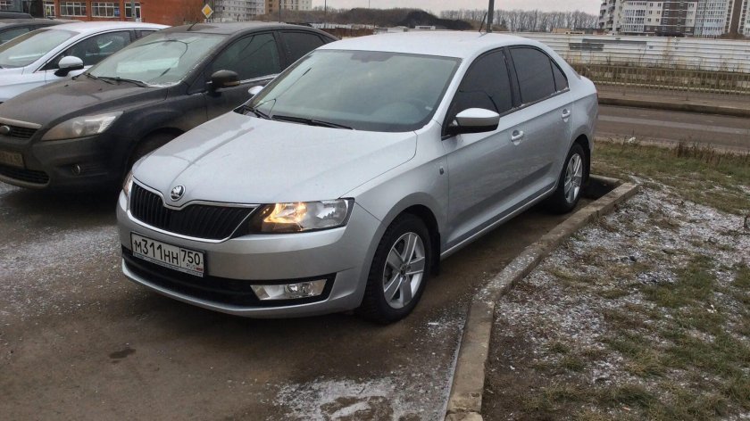 Шкода Рапид 2016 серебристый