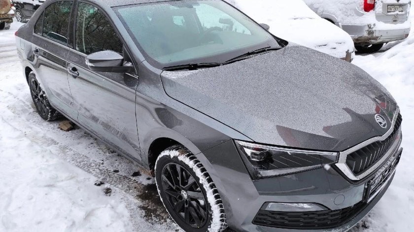 Шкода Рапид серый битая