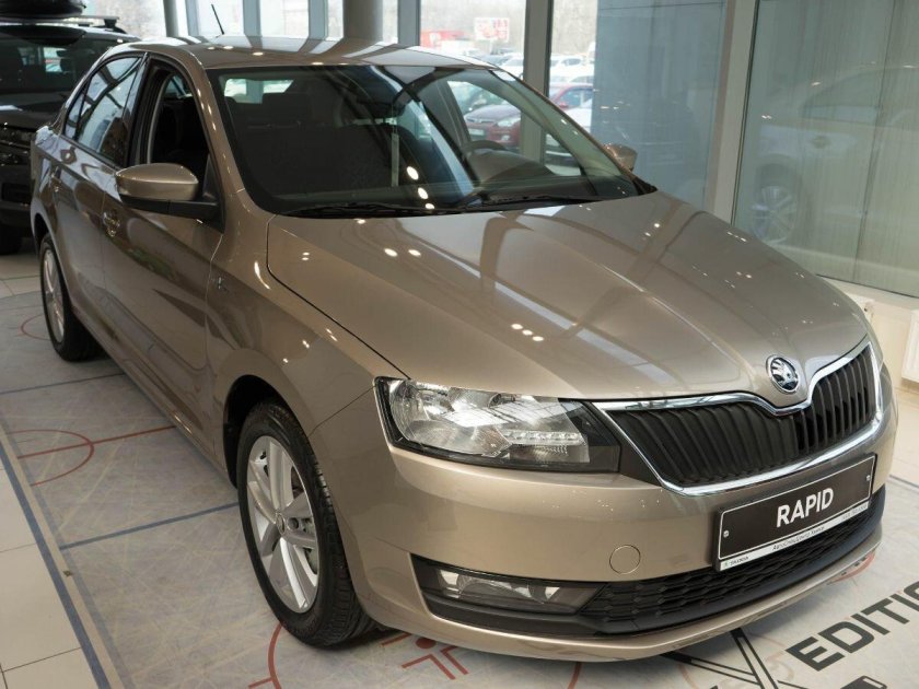 Skoda Rapid бежевый