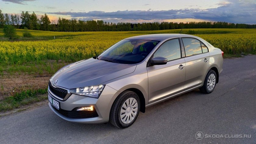 Шкода Рапид серебристый металлик 2021