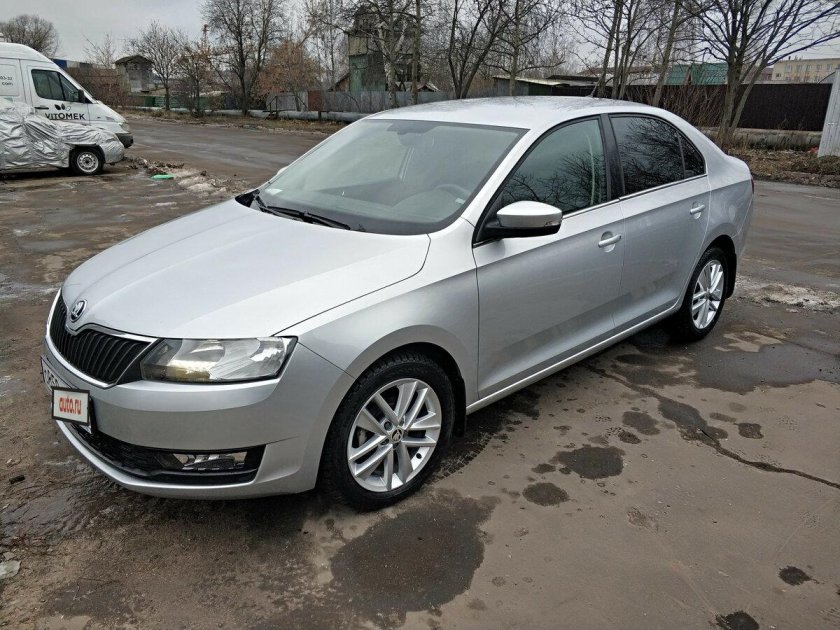 Шкода Рапид серебристый металлик 2021