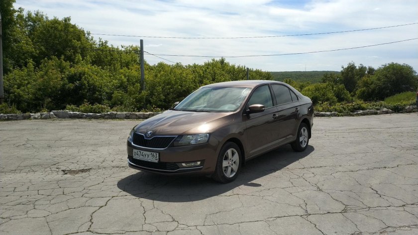 Шкода Рапид золотистый