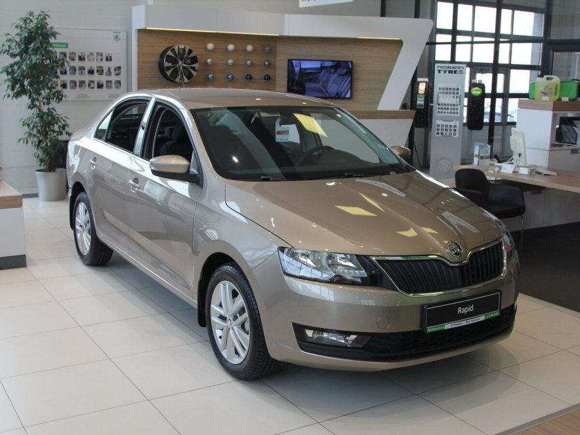 Skoda rapid 2018 бежевый