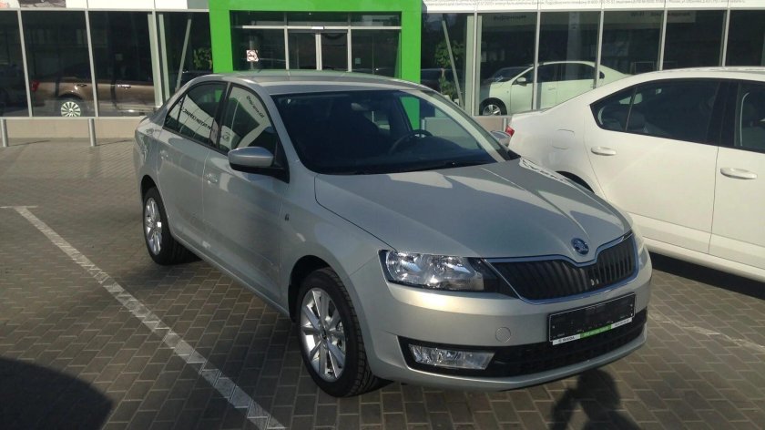 Шкода Рапид серебристый