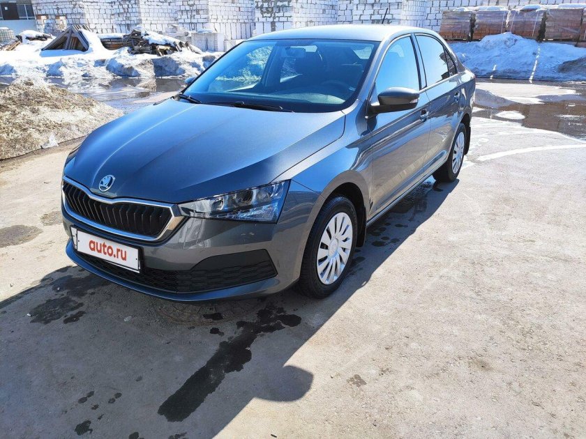 Skoda Rapid 2 поколение синий