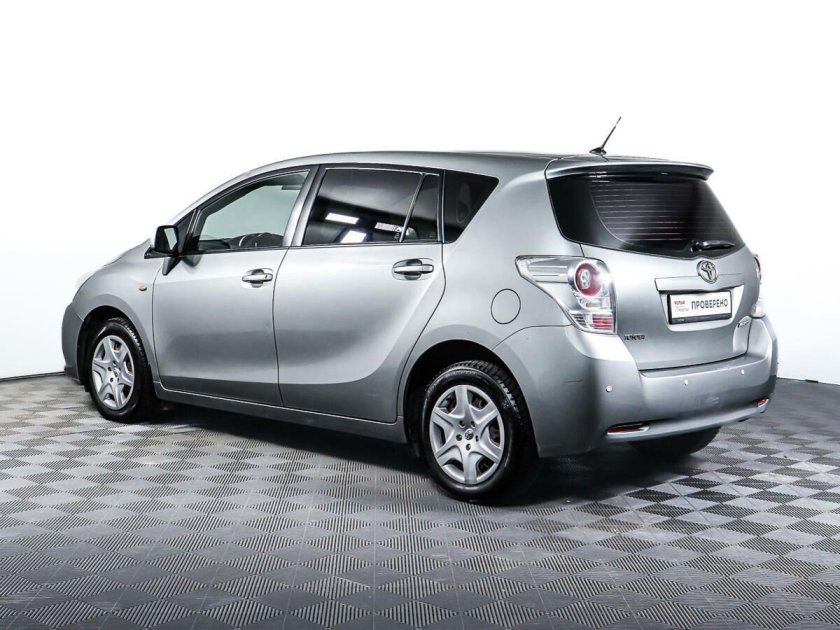 Тойота версо 2011