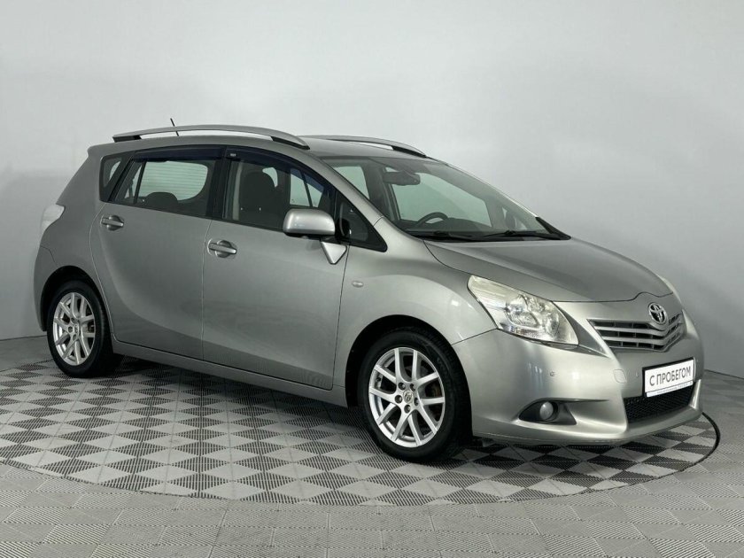 Тойота версо 2010