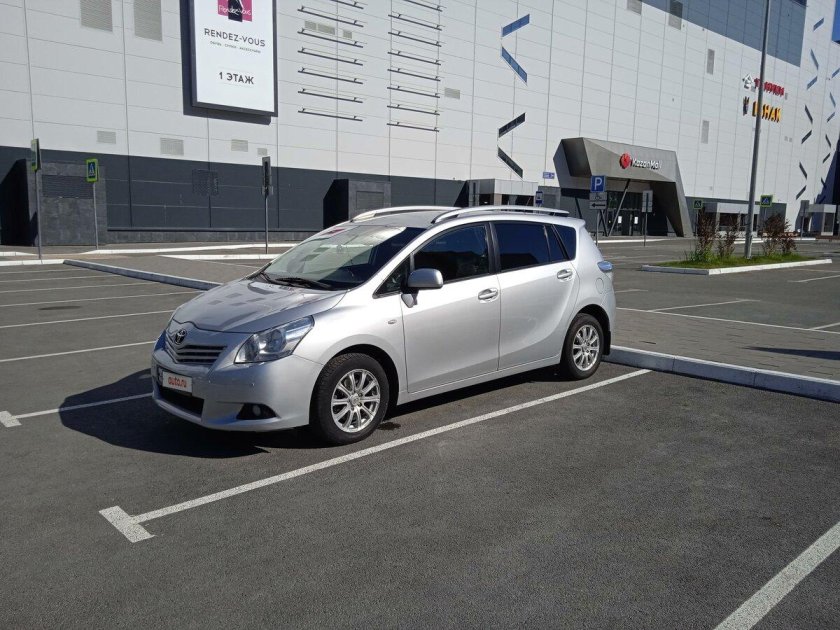 Тойота версо 2009 года