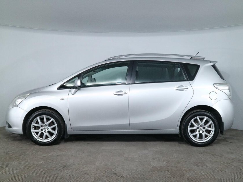 Тойота версо 2011