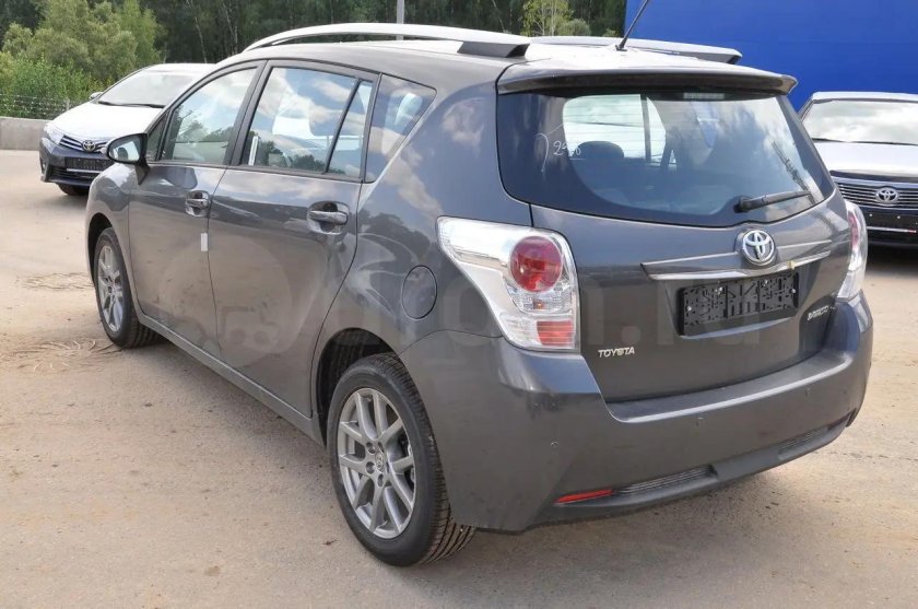 Тойота версо 7 мест