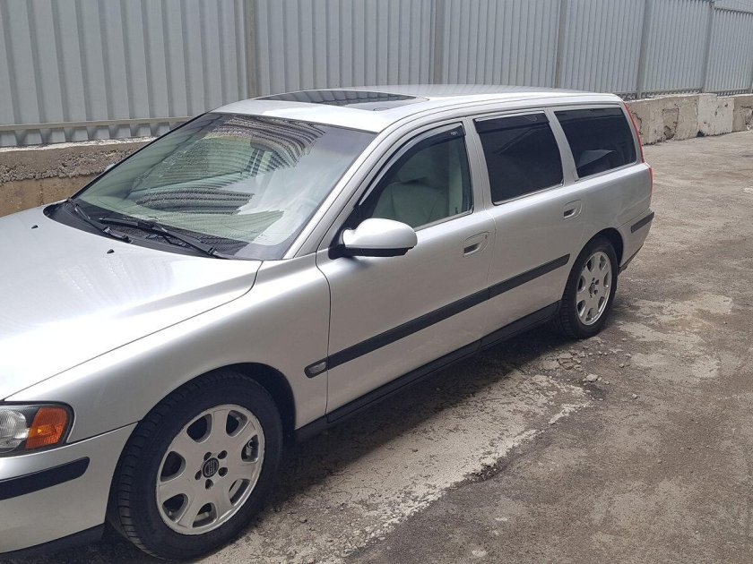 Вольво универсал 2000