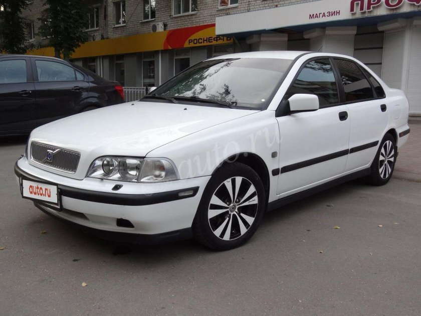 Volvo седан 2000