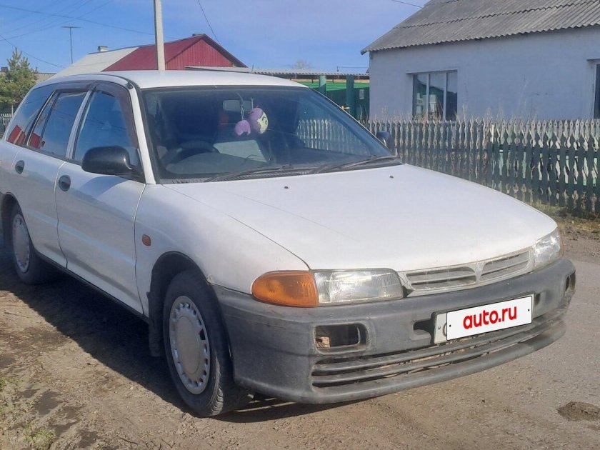 Мицубиси либеро 2001