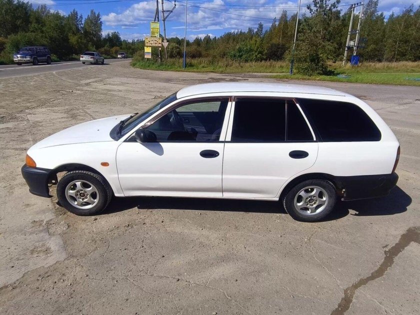 Митсубиси либеро 1999