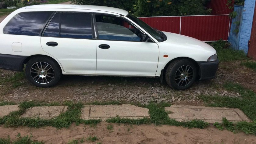 Митсубиси Либеро 2000