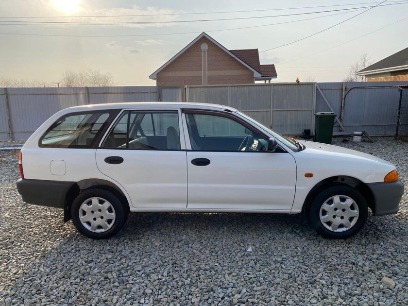 Митсубиси либеро 2001