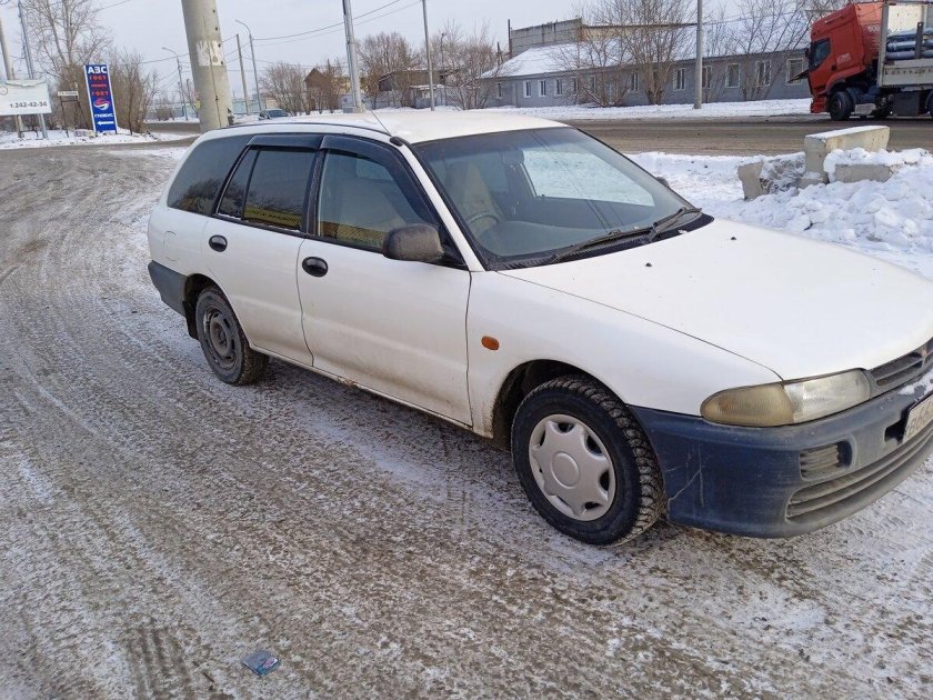 Митсубиси Либеро 1998