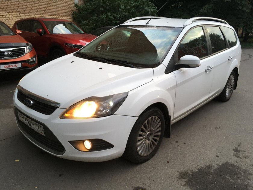 Форд фокус 2 Рестайлинг универсал белый