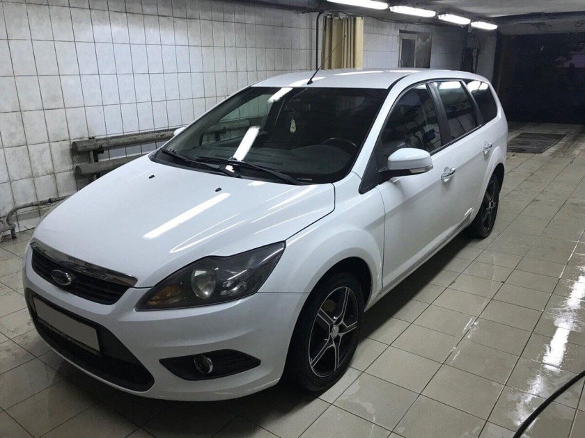Ford Focus 2 белый универсал
