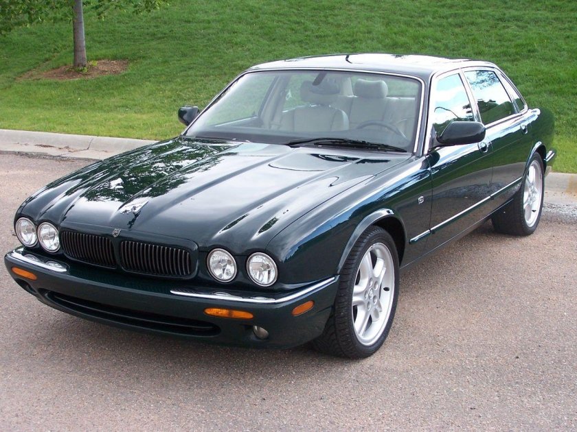 Ягуар xj8
