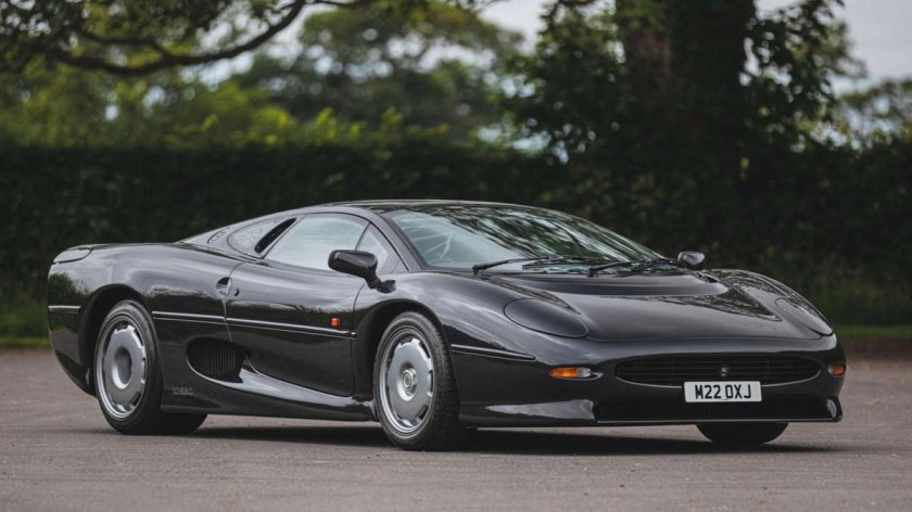Ягуар xj220