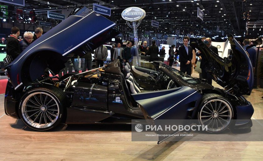 Pagani huayra roadster